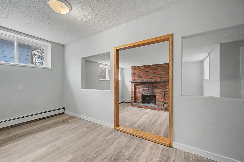 4004 79 Street NW Calgary AB t3b2n8