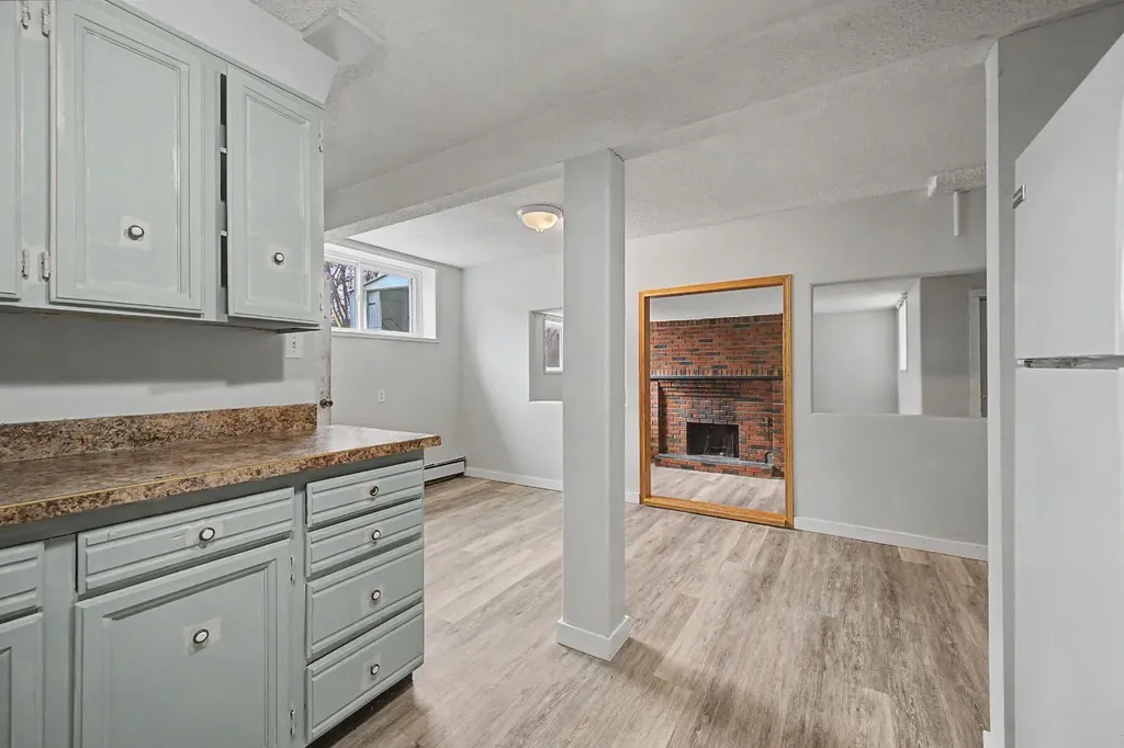4004 79 Street NW Calgary AB t3b2n8