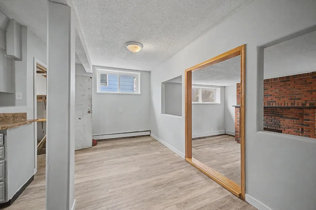 4004 79 Street NW Calgary AB t3b2n8