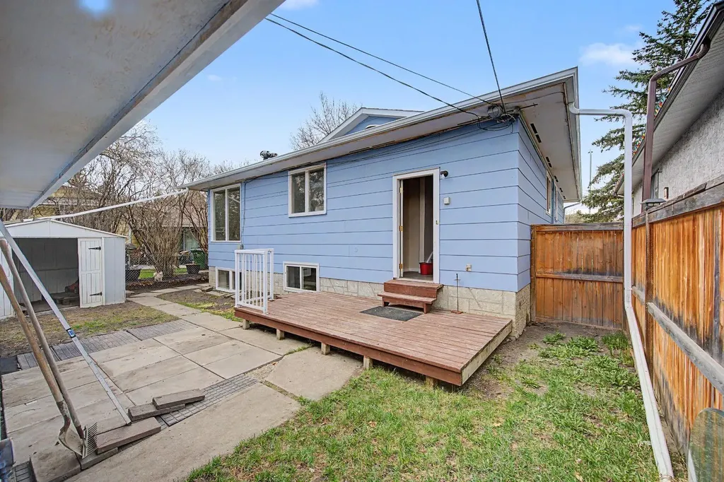4004 79 Street NW Calgary AB t3b2n8