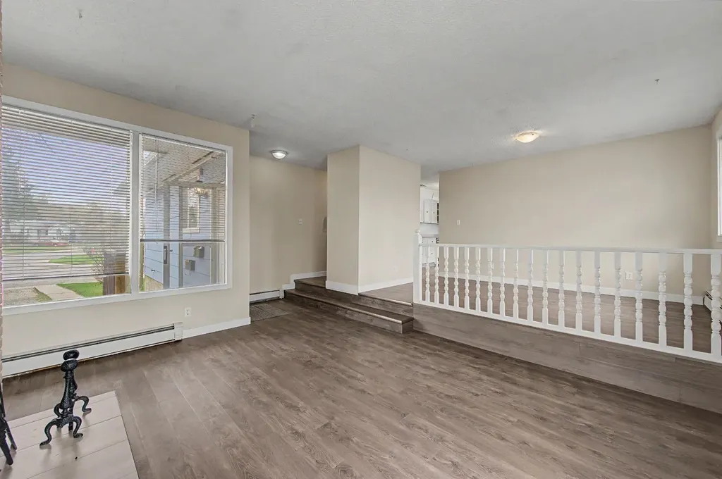 4004 79 Street NW Calgary AB t3b2n8