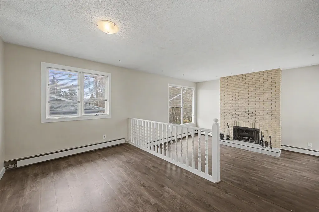 4004 79 Street NW Calgary AB t3b2n8