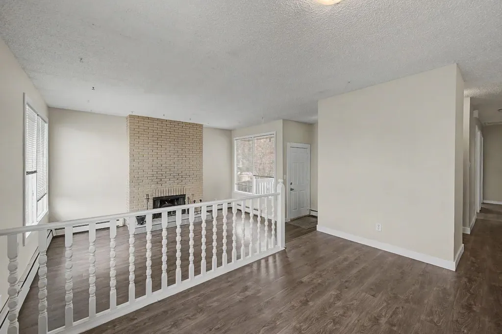 4004 79 Street NW Calgary AB t3b2n8
