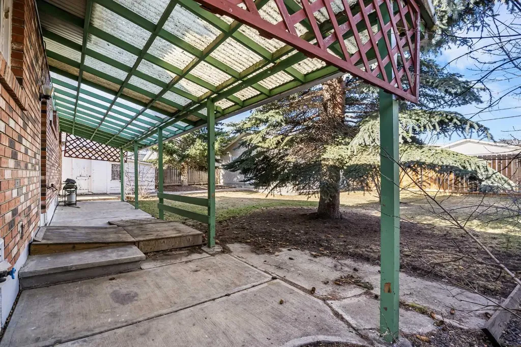903 40 Street SW Calgary AB T3C 1W4