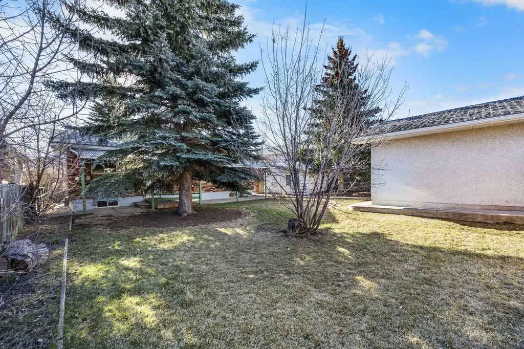 903 40 Street SW Calgary AB T3C 1W4
