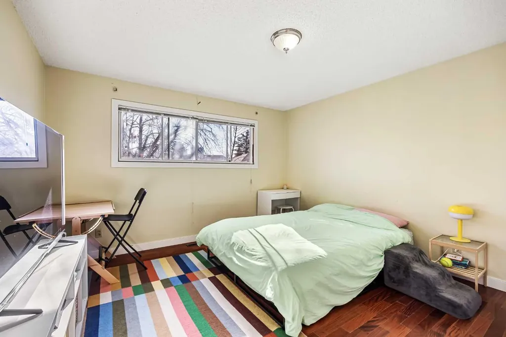 903 40 Street SW Calgary AB T3C 1W4