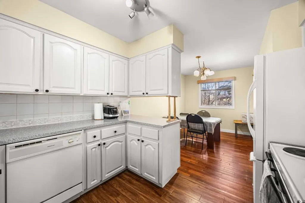 903 40 Street SW Calgary AB T3C 1W4