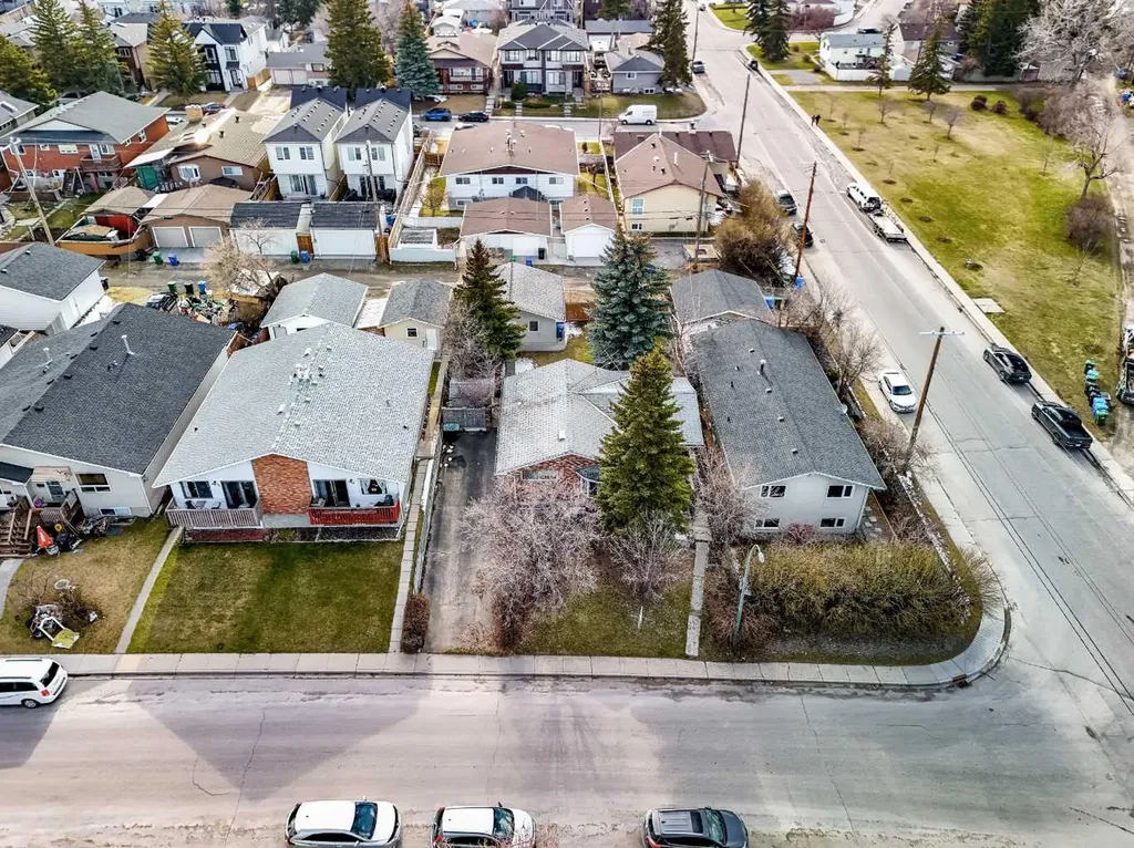 903 40 Street SW Calgary AB T3C 1W4
