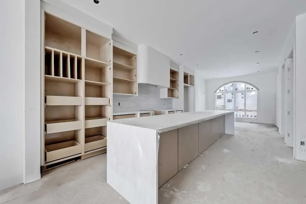 2233 2 Avenue NW Calgary AB T2N 0H1