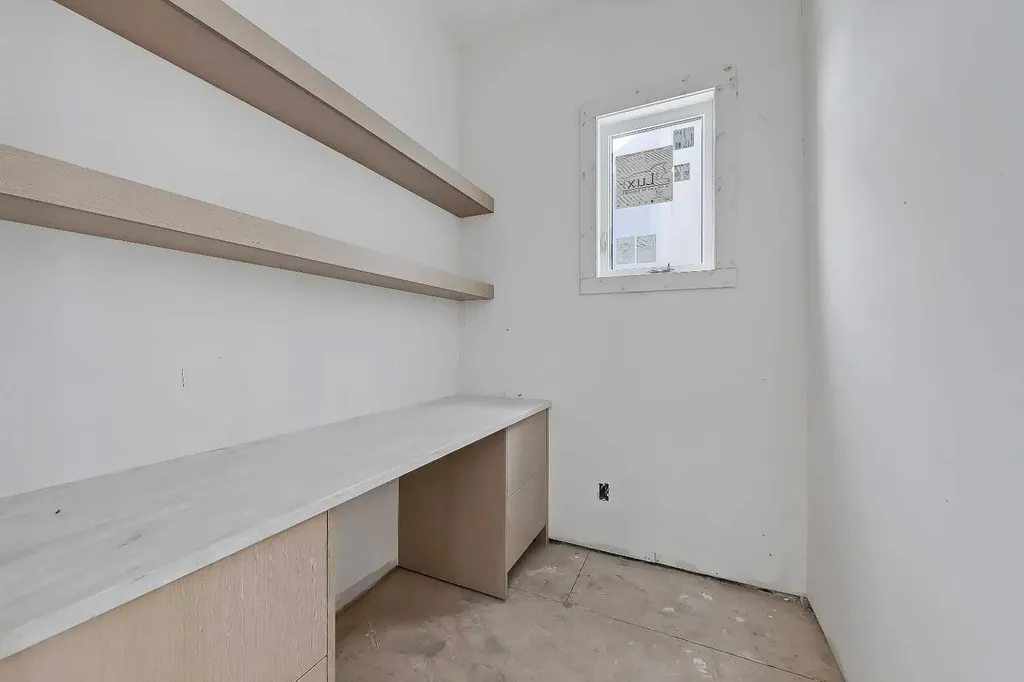2233 2 Avenue NW Calgary AB T2N 0H1
