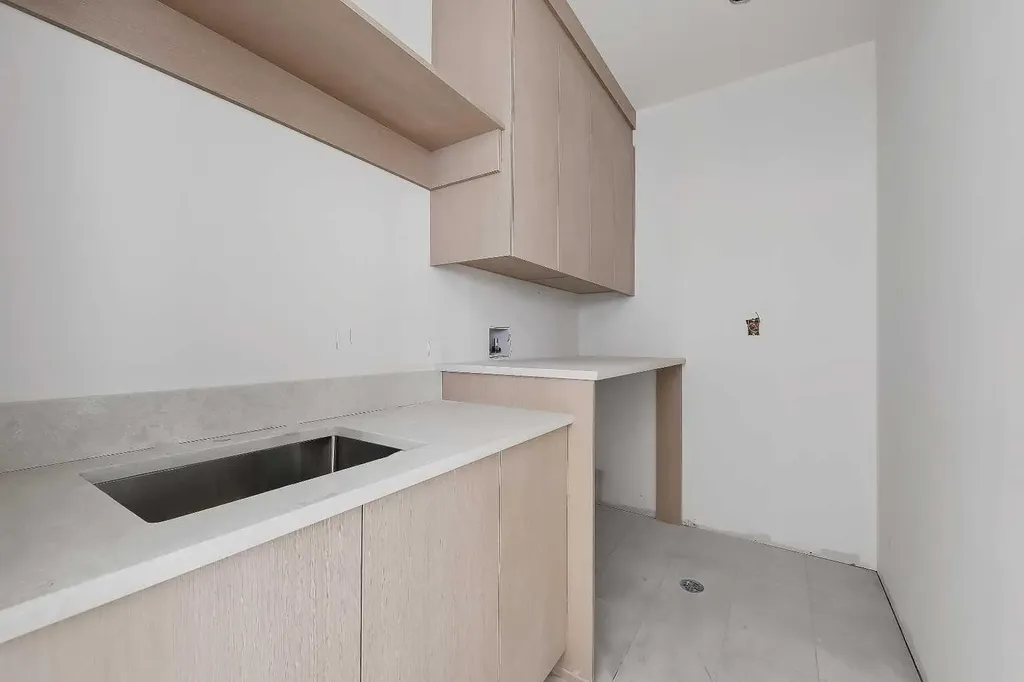 2233 2 Avenue NW Calgary AB T2N 0H1