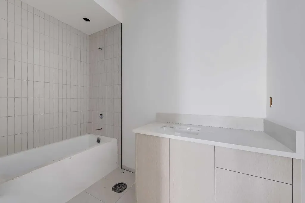 2233 2 Avenue NW Calgary AB T2N 0H1
