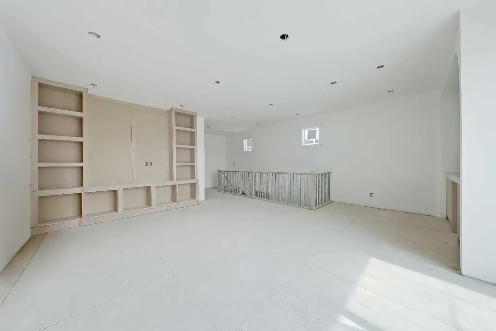 2233 2 Avenue NW Calgary AB T2N 0H1