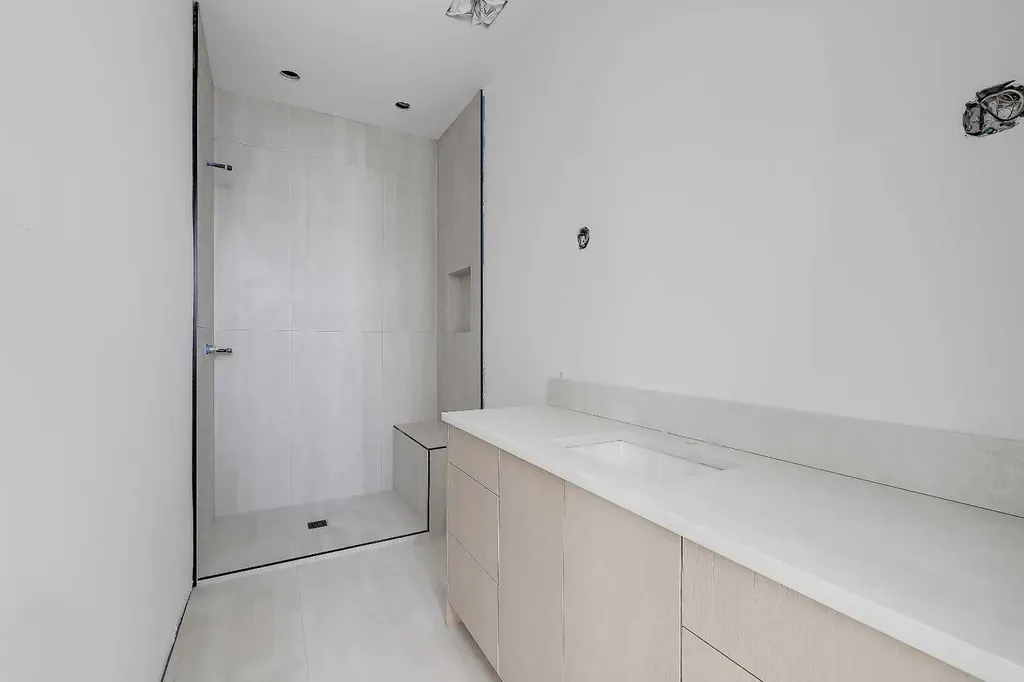 2233 2 Avenue NW Calgary AB T2N 0H1