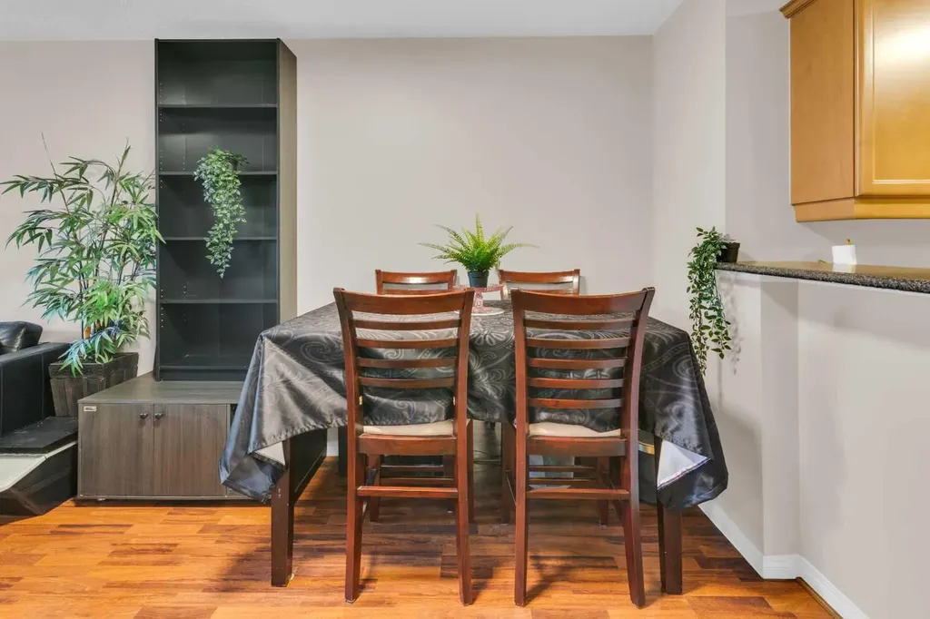 1833 11 Avenue SW Calgary AB T3C0N7