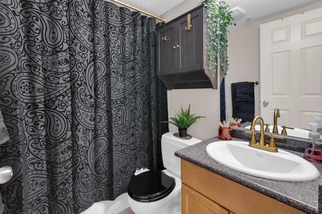 1833 11 Avenue SW Calgary AB T3C0N7