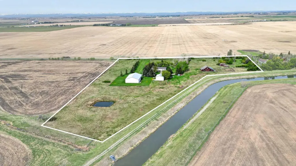 222075 Range Road 264 Rural Wheatland County AB T0J0M0