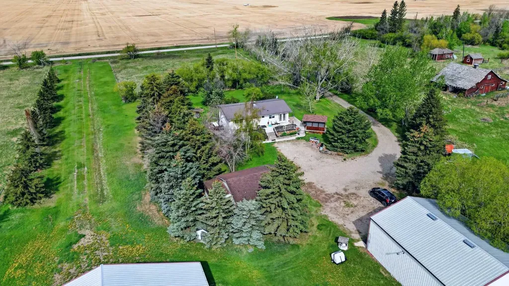 222075 Range Road 264 Rural Wheatland County AB T0J0M0