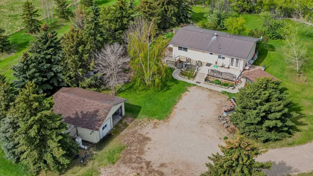 222075 Range Road 264 Rural Wheatland County AB T0J0M0