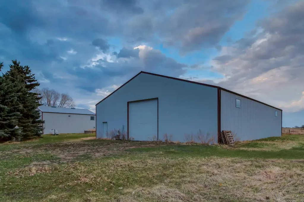222075 Range Road 264 Rural Wheatland County AB T0J0M0