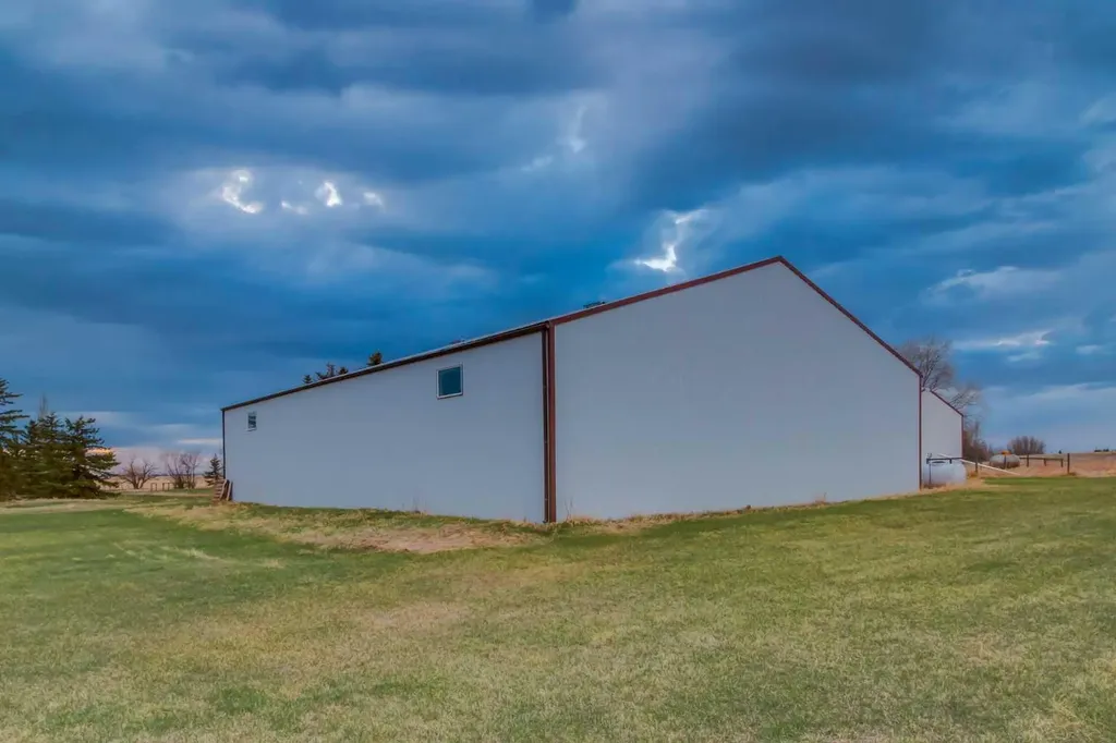 222075 Range Road 264 Rural Wheatland County AB T0J0M0