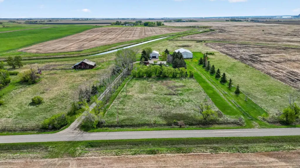222075 Range Road 264 Rural Wheatland County AB T0J0M0