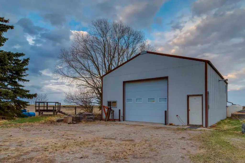 222075 Range Road 264 Rural Wheatland County AB T0J0M0