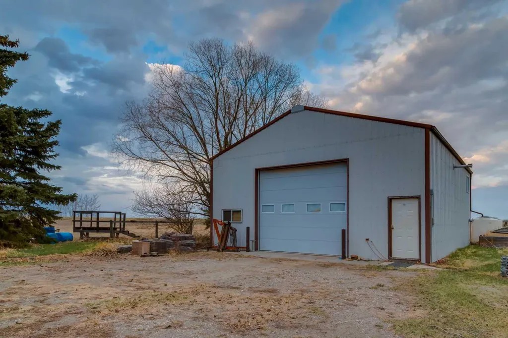 222075 Range Road 264 Rural Wheatland County AB T0J0M0