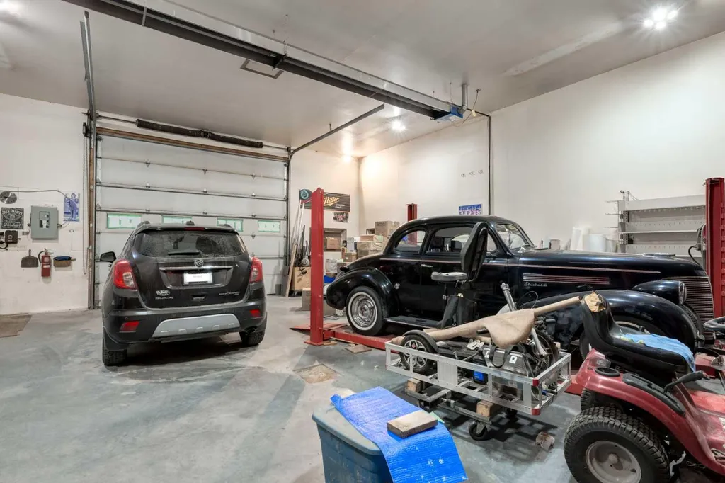 222075 Range Road 264 Rural Wheatland County AB T0J0M0