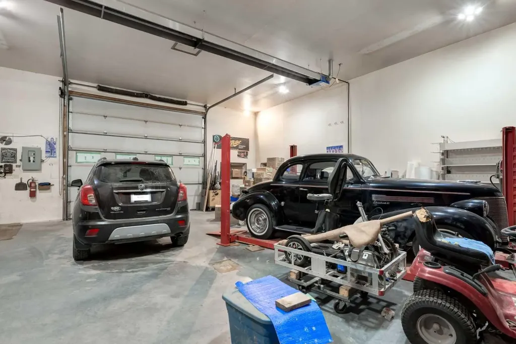 222075 Range Road 264 Rural Wheatland County AB T0J0M0