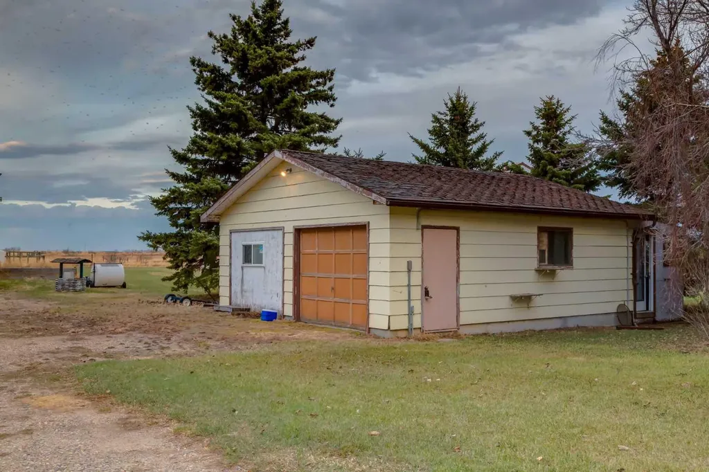 222075 Range Road 264 Rural Wheatland County AB T0J0M0
