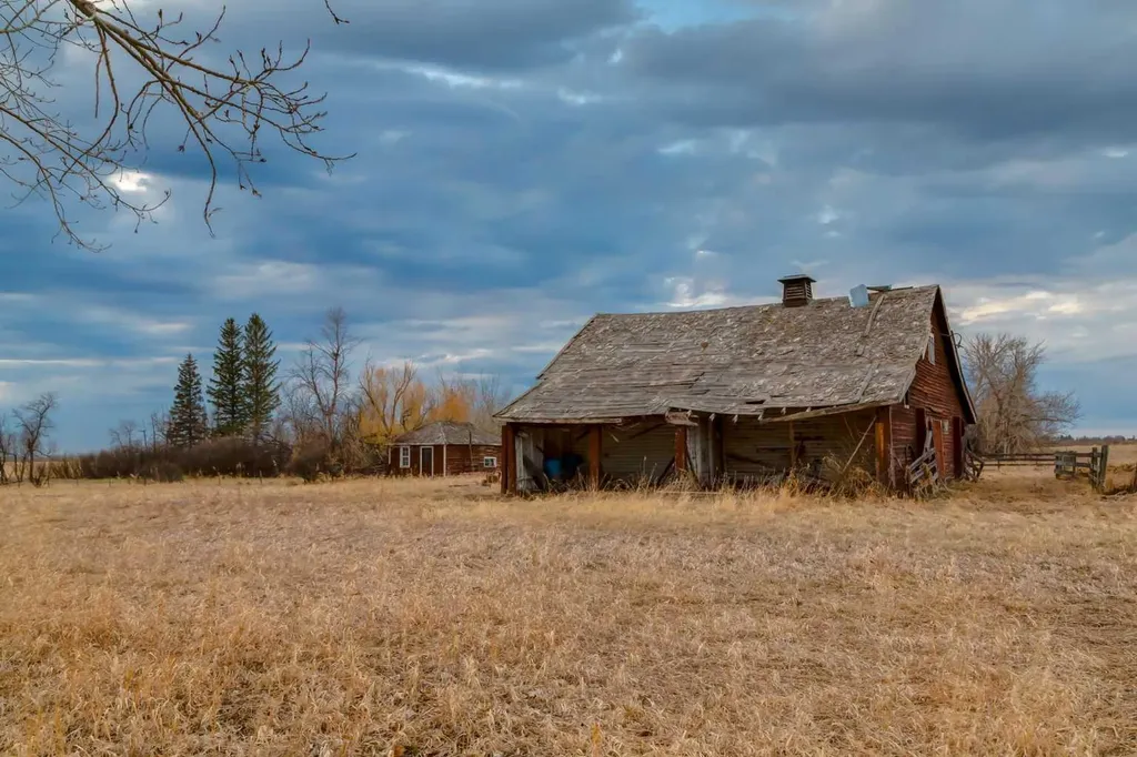 222075 Range Road 264 Rural Wheatland County AB T0J0M0