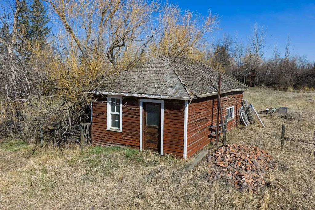 222075 Range Road 264 Rural Wheatland County AB T0J0M0