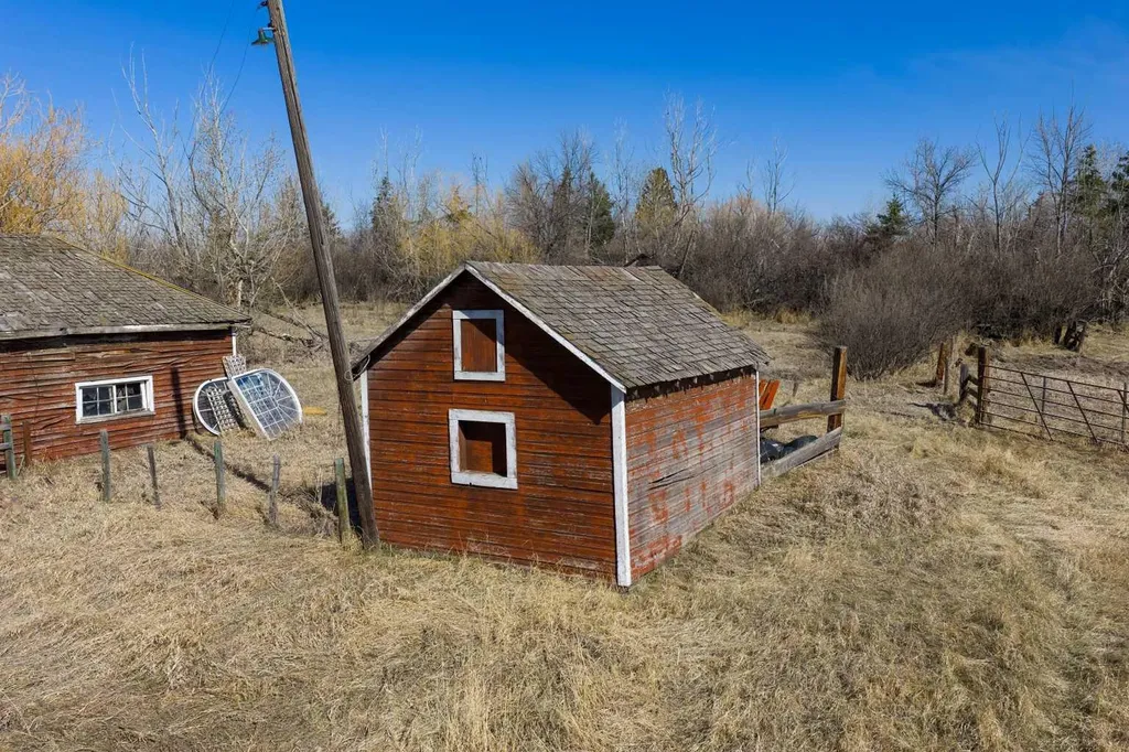 222075 Range Road 264 Rural Wheatland County AB T0J0M0