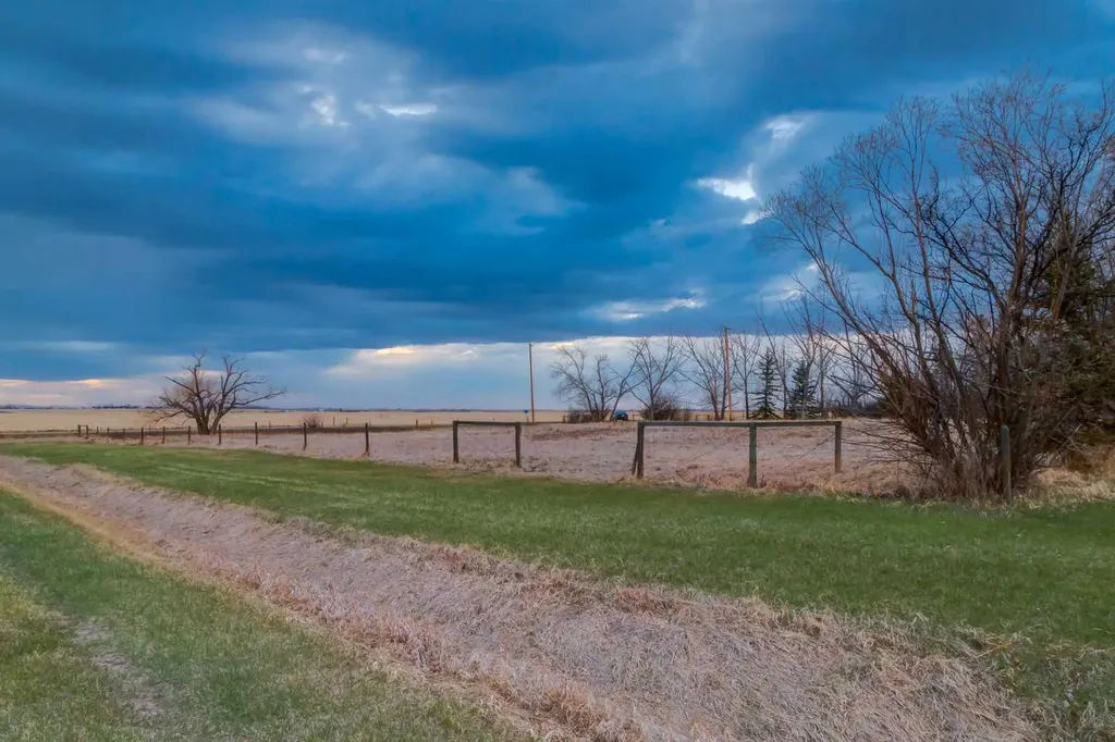 222075 Range Road 264 Rural Wheatland County AB T0J0M0