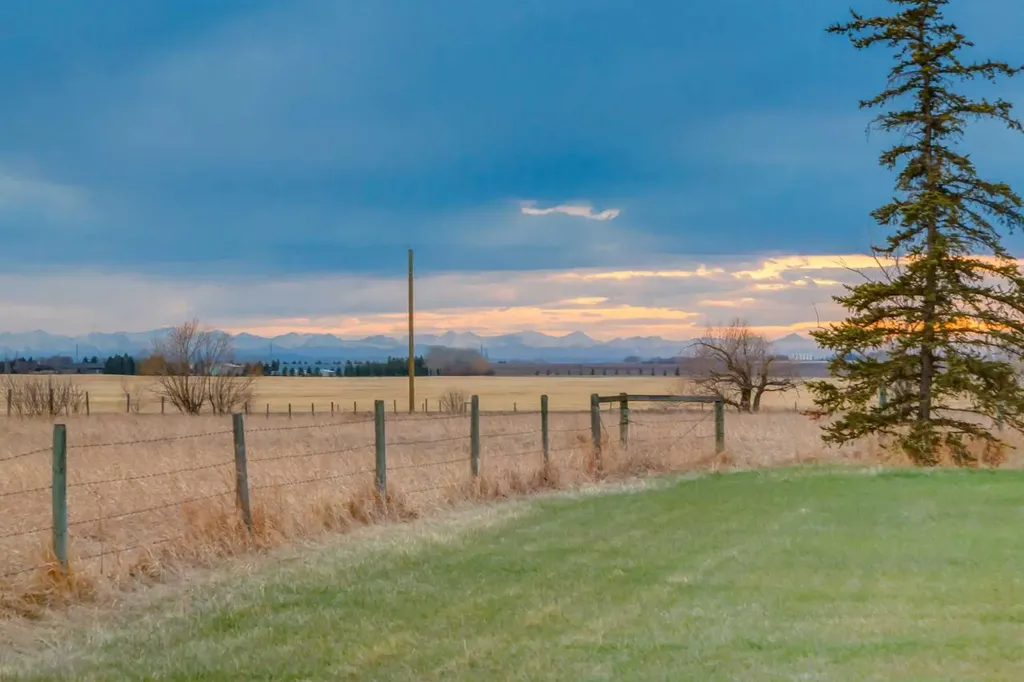 222075 Range Road 264 Rural Wheatland County AB T0J0M0