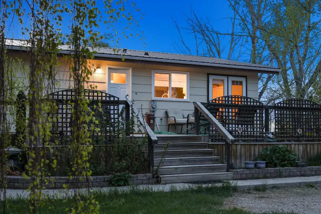 222075 Range Road 264 Rural Wheatland County AB T0J0M0
