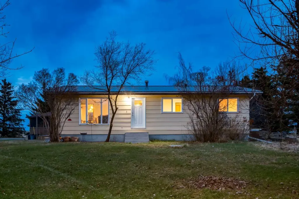 222075 Range Road 264 Rural Wheatland County AB T0J0M0