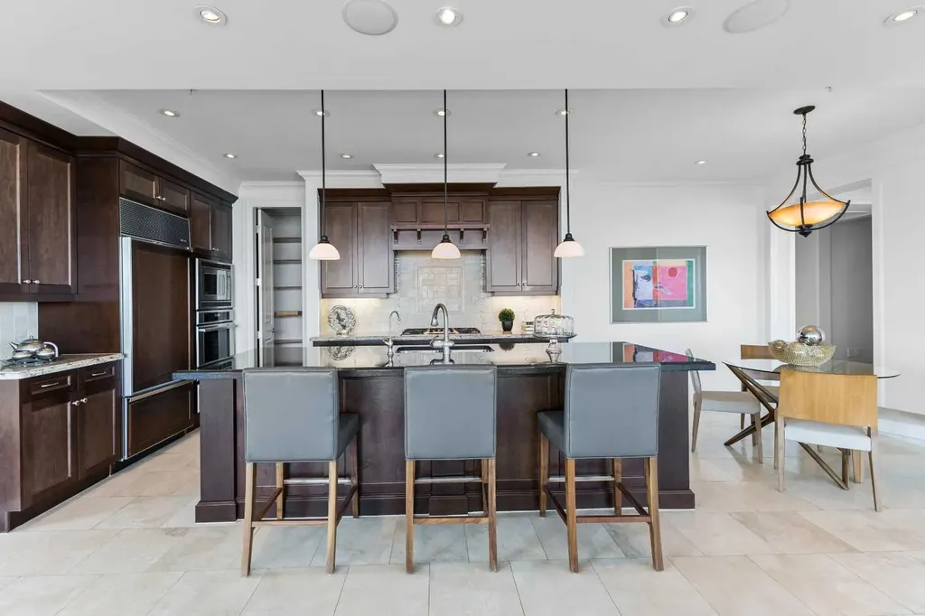 910 5 Avenue SW Calgary AB T2P 0C3