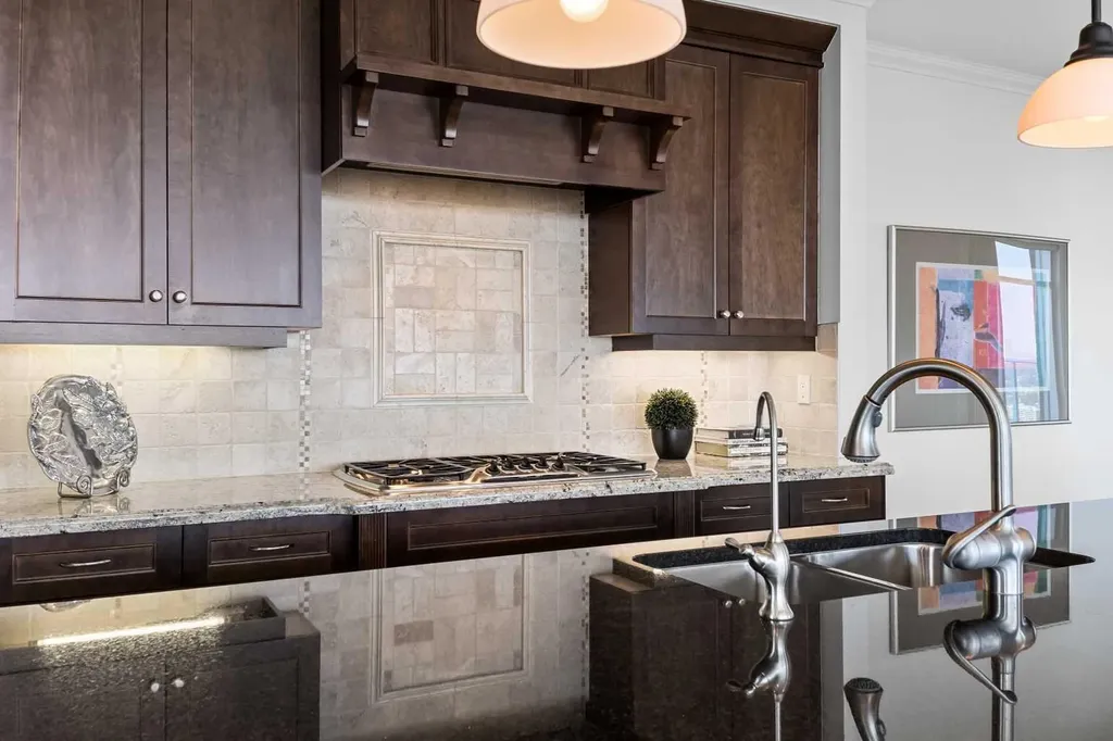 910 5 Avenue SW Calgary AB T2P 0C3