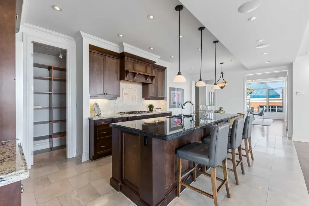 910 5 Avenue SW Calgary AB T2P 0C3