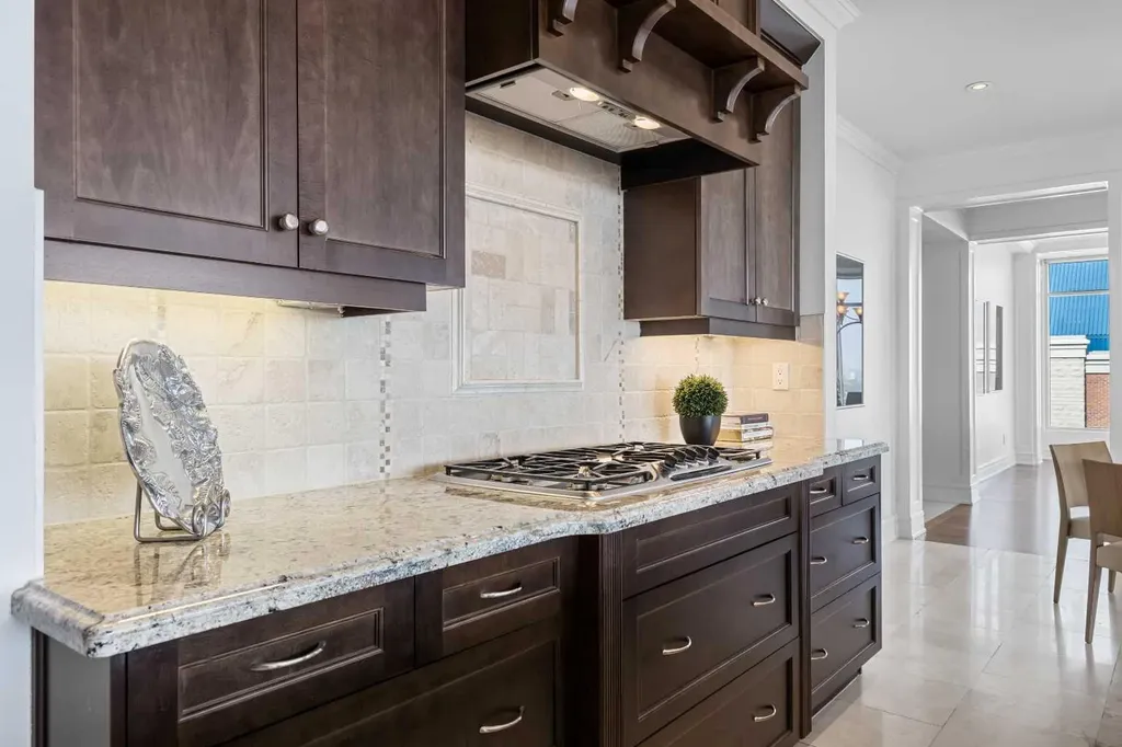910 5 Avenue SW Calgary AB T2P 0C3