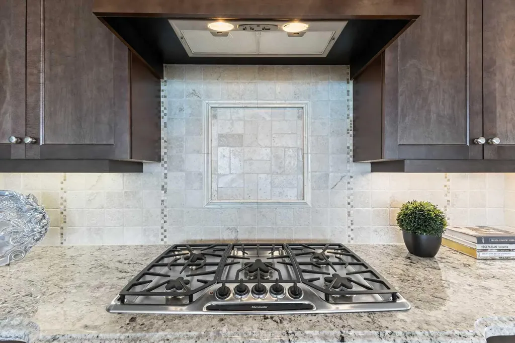 910 5 Avenue SW Calgary AB T2P 0C3