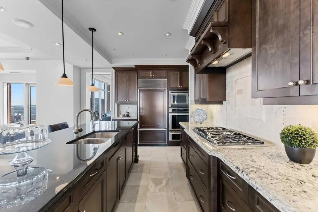 910 5 Avenue SW Calgary AB T2P 0C3