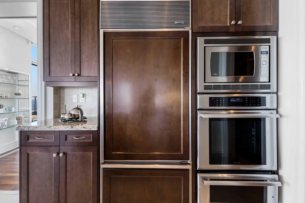 910 5 Avenue SW Calgary AB T2P 0C3