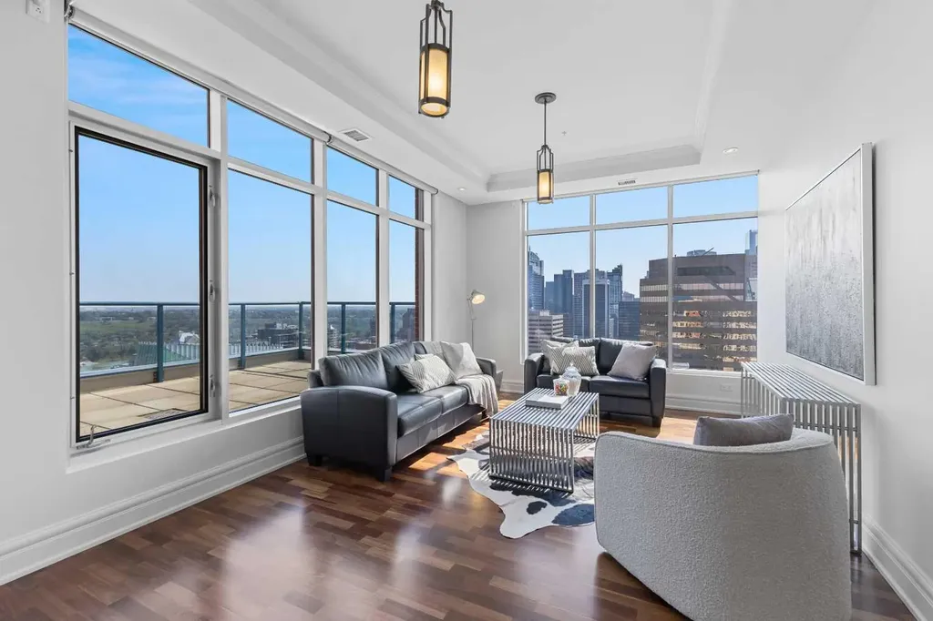 910 5 Avenue SW Calgary AB T2P 0C3