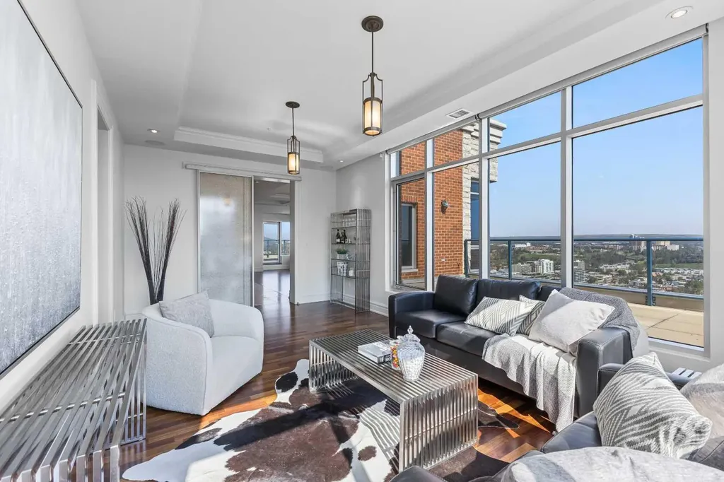 910 5 Avenue SW Calgary AB T2P 0C3