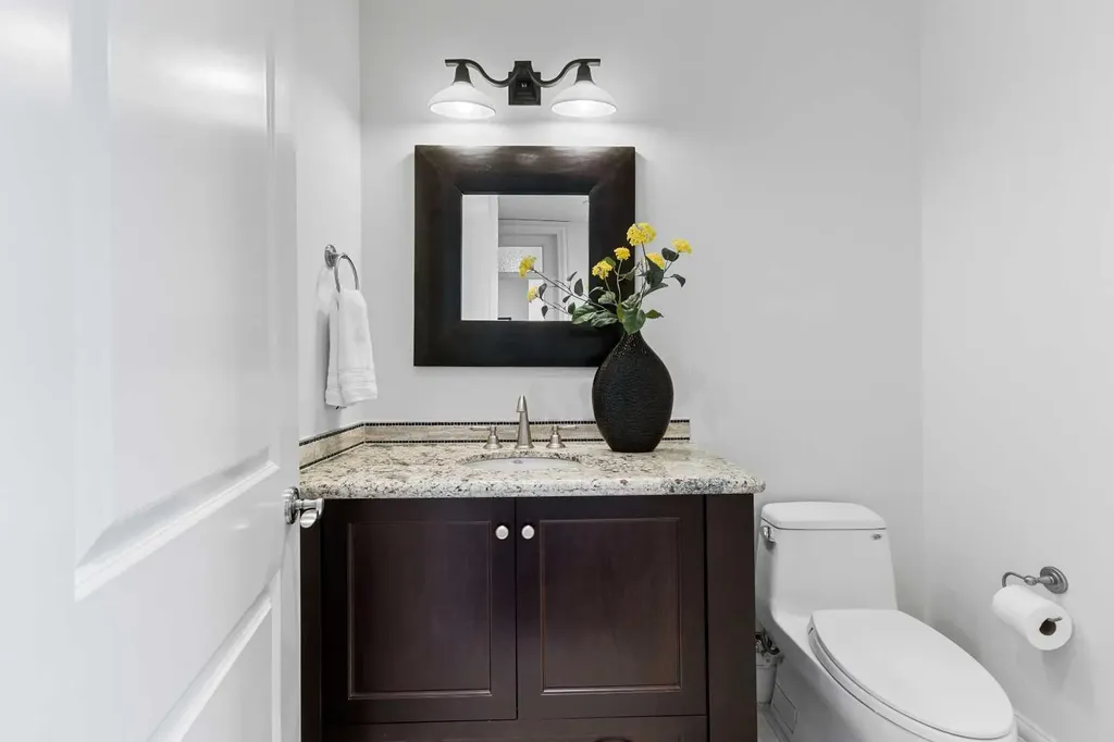 910 5 Avenue SW Calgary AB T2P 0C3