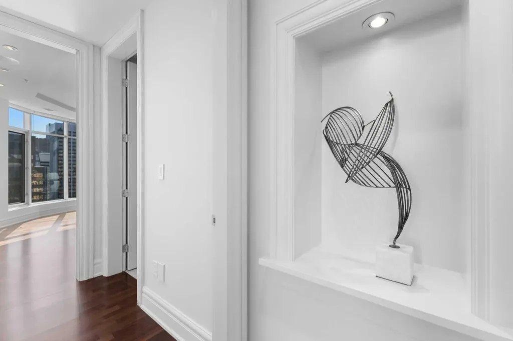 910 5 Avenue SW Calgary AB T2P 0C3