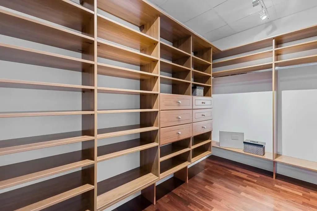 910 5 Avenue SW Calgary AB T2P 0C3